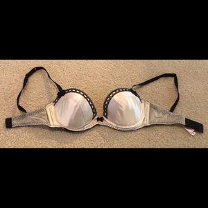 Victoria’s Secret sexy lace bra 34B